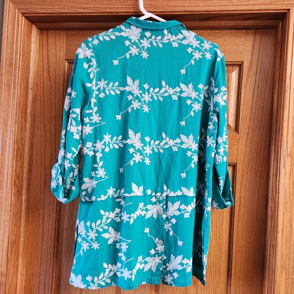 SOFT SURROUNDINGS Embroidered Isla Verde Linen Blend Button-Up Shirt BACK DETAIL - Picture 9 of 12